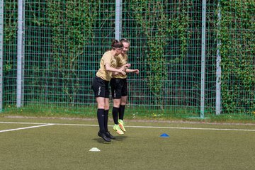 Bild 20 - B-Juniorinnen Pokalfinale SV Henstedt Ulzburg - SG Holstein Sued : 2:0